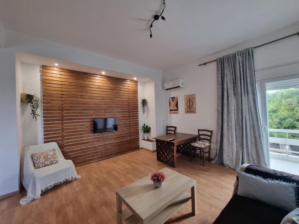 Pine Tree Apartment